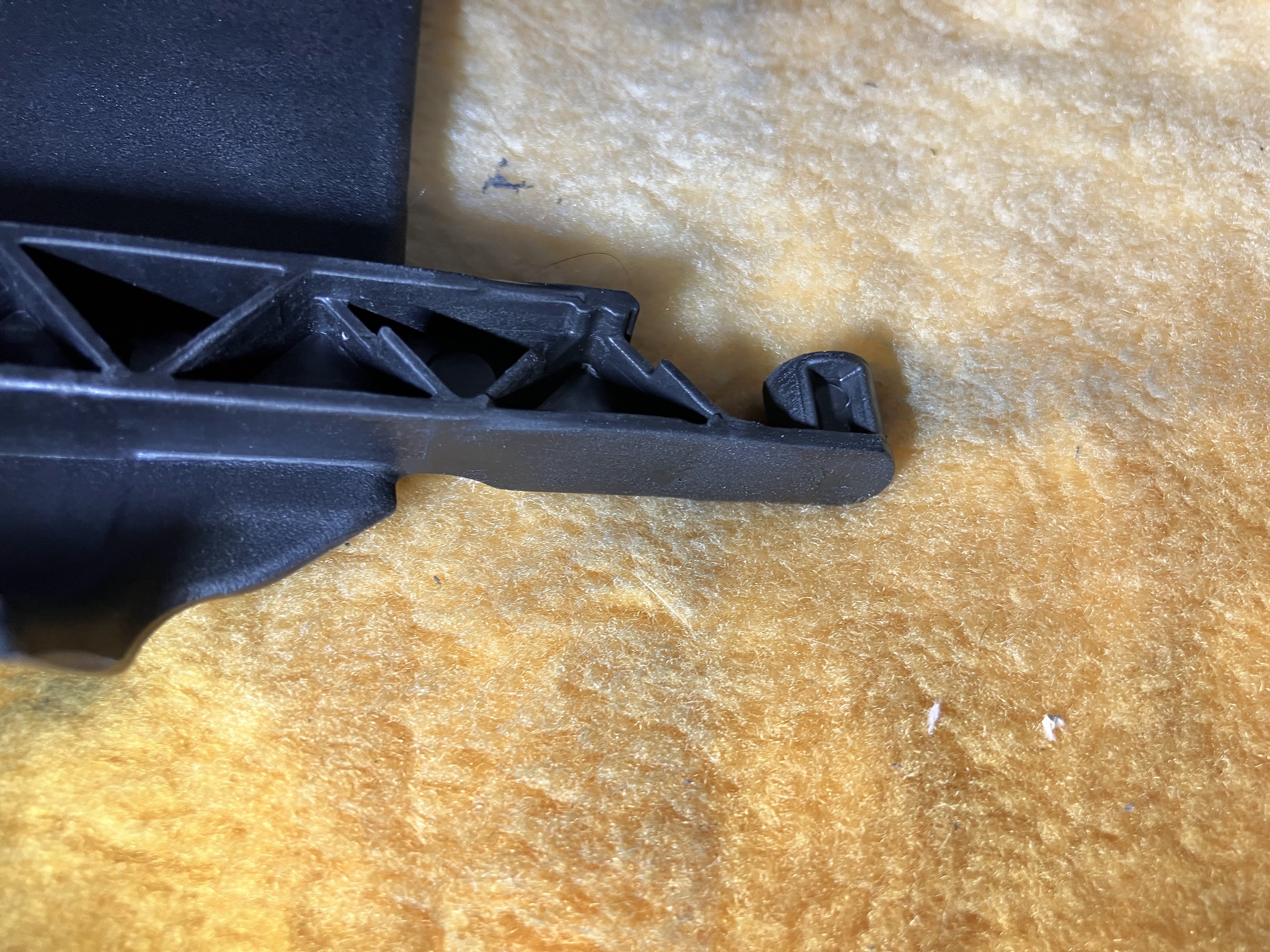 BMWサンルーフ部品 樹脂溶接 修理後