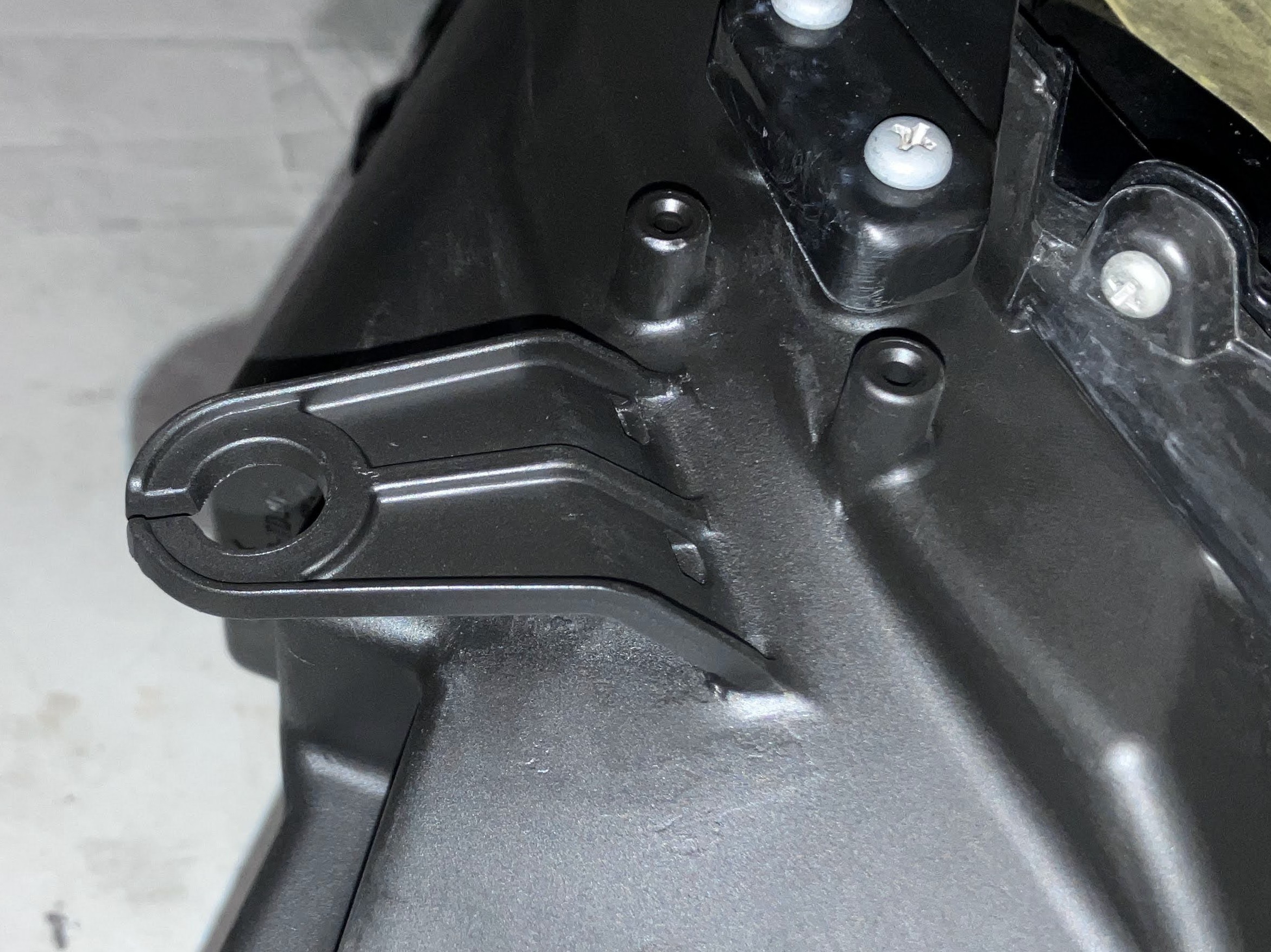 ハリアー　ヘッドライトタブ 樹脂溶接 修理後