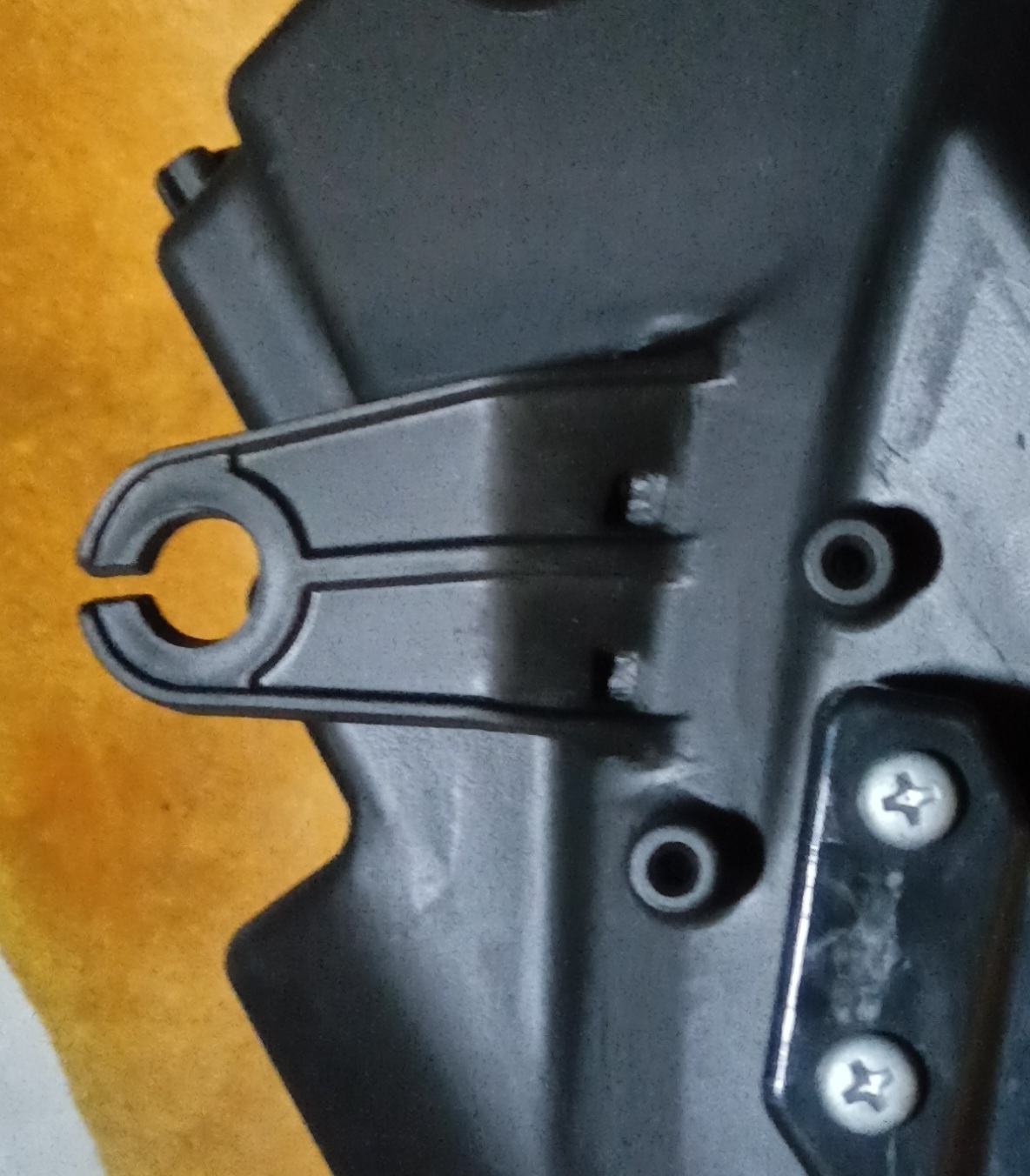 ハリアー　左ヘッドライトタブ 樹脂溶接 修理後