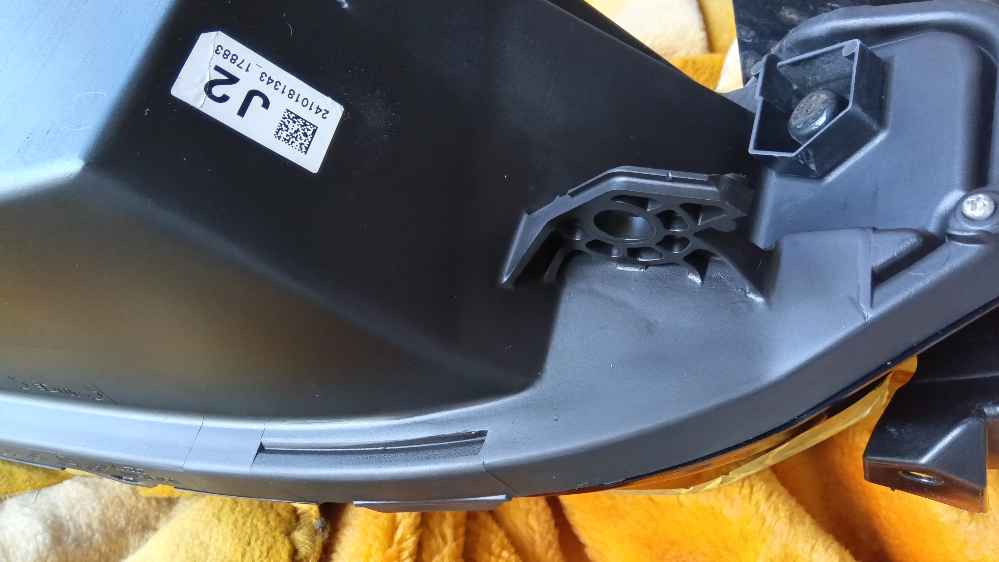 ZRV　ヘッドライトタブ 樹脂溶接 修理後