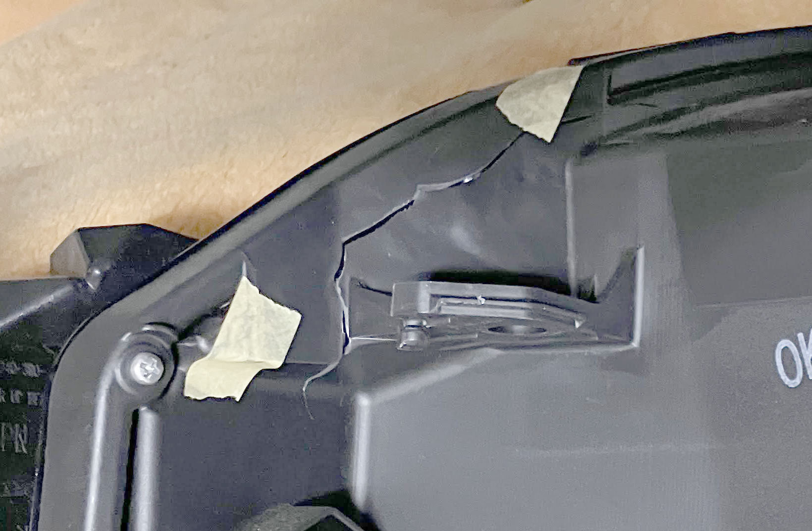 ZRV　ヘッドライトタブ 樹脂溶接 修理前